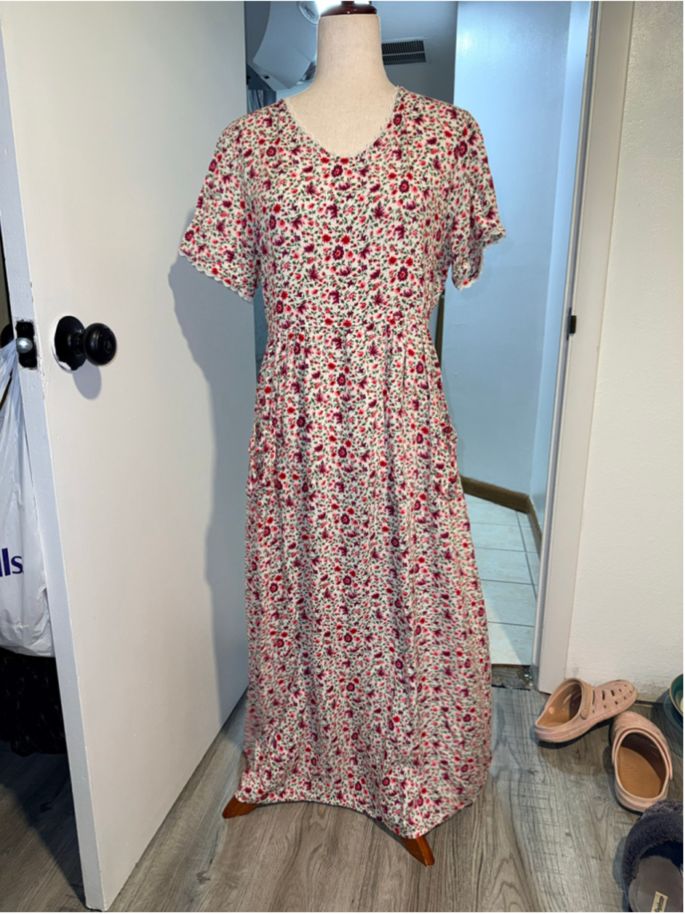 Dressbarn Vintage 90s Ditsy Floral Maxi Dress Scallop Lace Trim Cream sz large